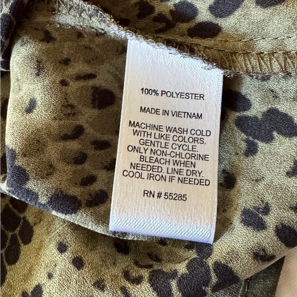 EXPRESS Snake Print V-Neck Blouse - Picture 7 of 8